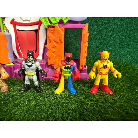 Fisher-Price Imaginext DC Super Friends The Joker's Fun House 2009 w/ Figures - Picture 4 of 9